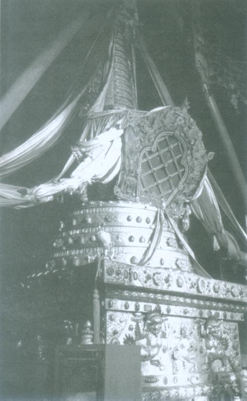 Название: Stupa_of_TsongKhapa_in_Ganden.jpg
Просмотров: 367

Размер: 69.6 Кб